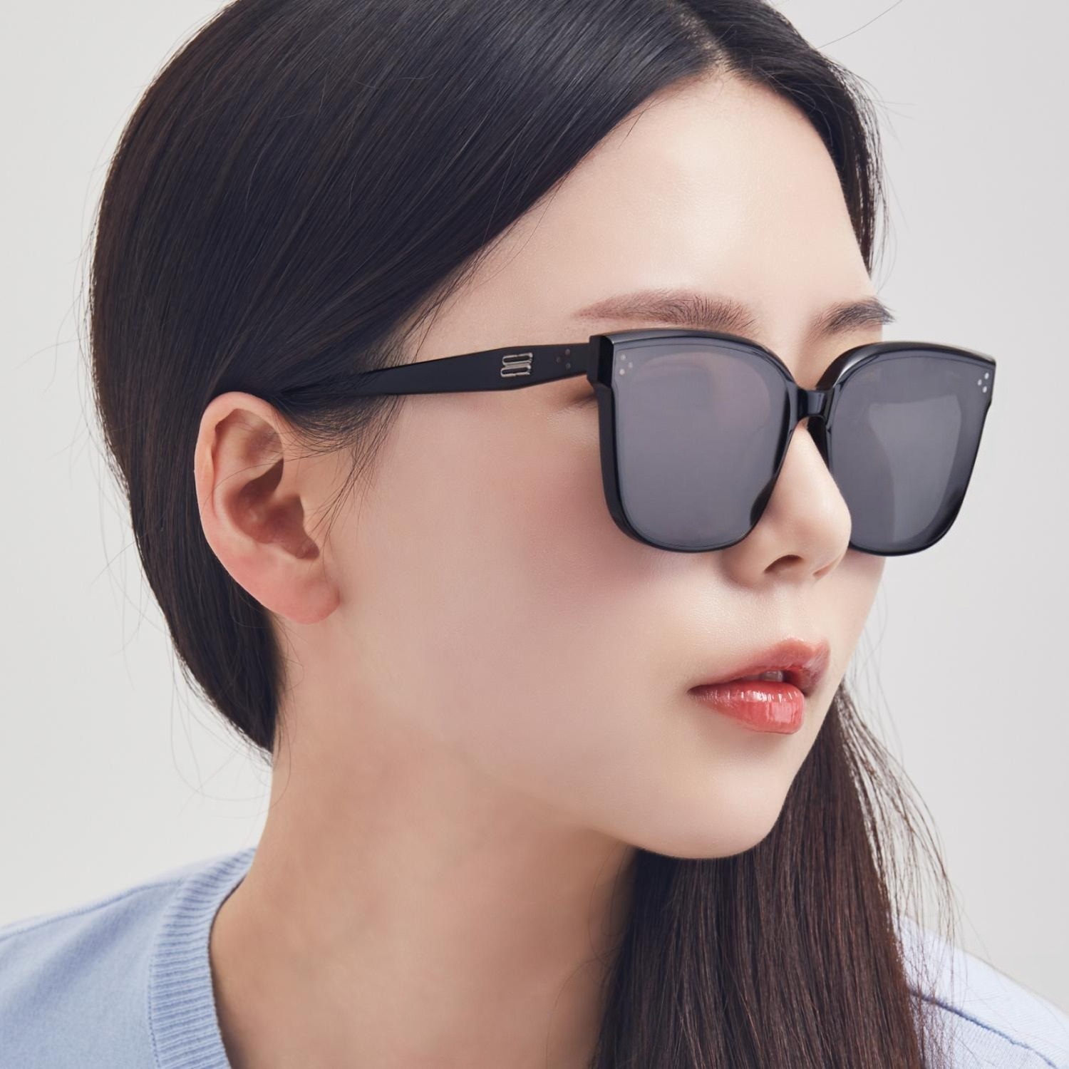 Kính Mát GM Gentle Monster Dear 01 Black Lenses Square Shape Black Acetate Frame 16