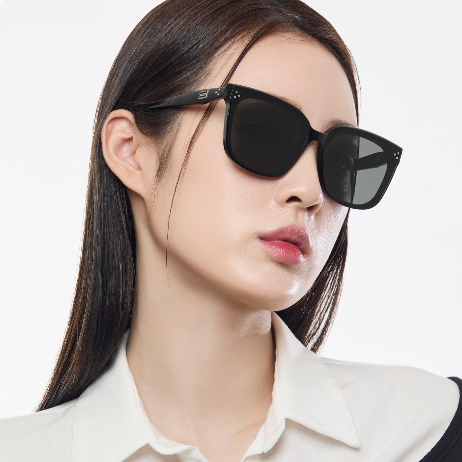 Kính Mát GM Gentle Monster Dear 01 Black Lenses Square Shape Black Acetate Frame 18
