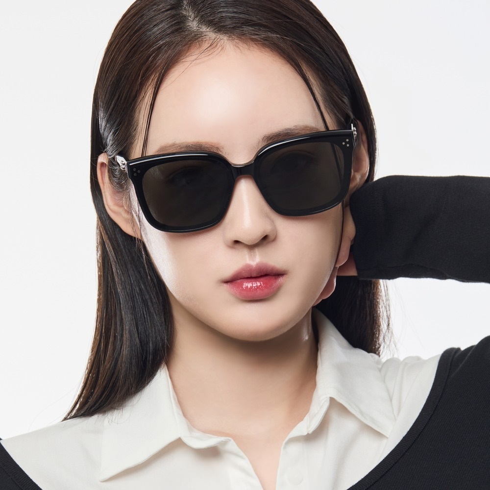 Kính Mát GM Gentle Monster Dear 01 Black Lenses Square Shape Black Acetate Frame 21