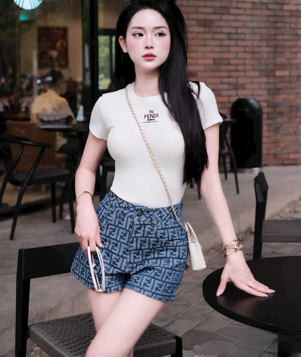Set áo thun trắng tay ngắn quần short xanh dương họa tiết Fendi 4