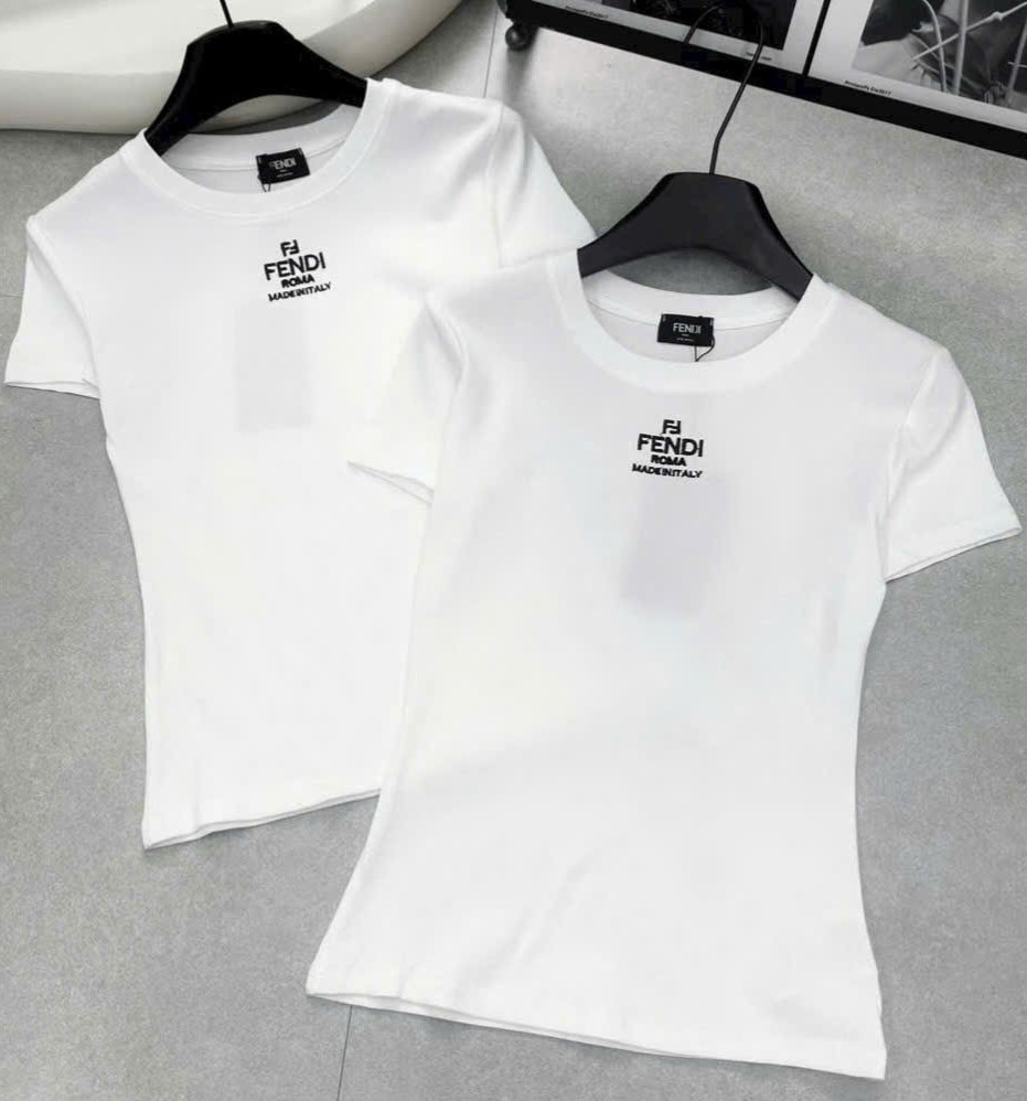 Set áo thun trắng tay ngắn quần short xanh dương họa tiết Fendi 5