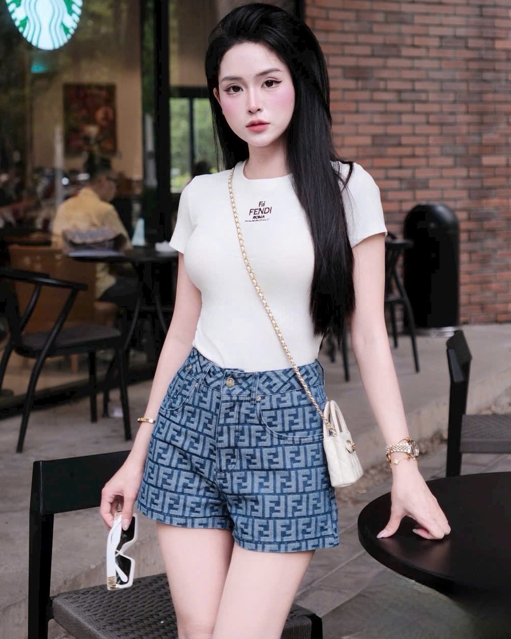 Set áo thun trắng tay ngắn quần short xanh dương họa tiết Fendi 7