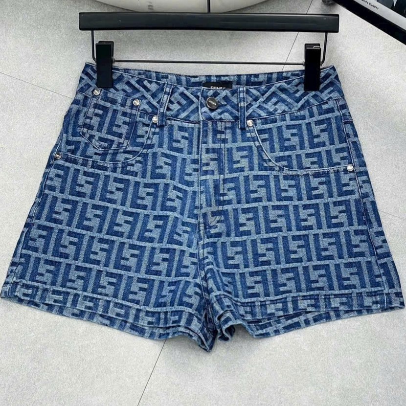 Set áo thun trắng tay ngắn quần short xanh dương họa tiết Fendi 8