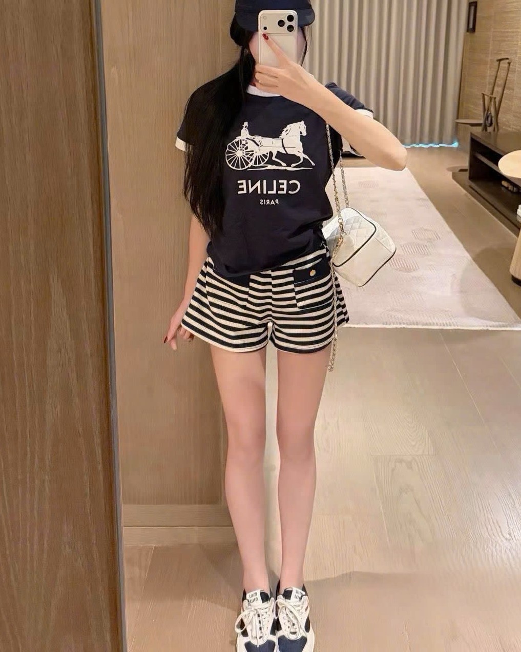 Set áo thun xanh navy trắng kèm quần short sọc ngang celine 2