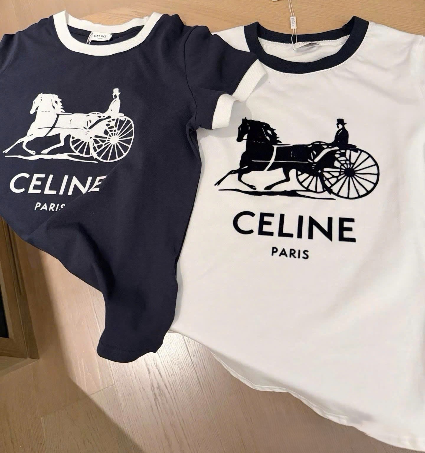 Set áo thun xanh navy trắng kèm quần short sọc ngang celine 3