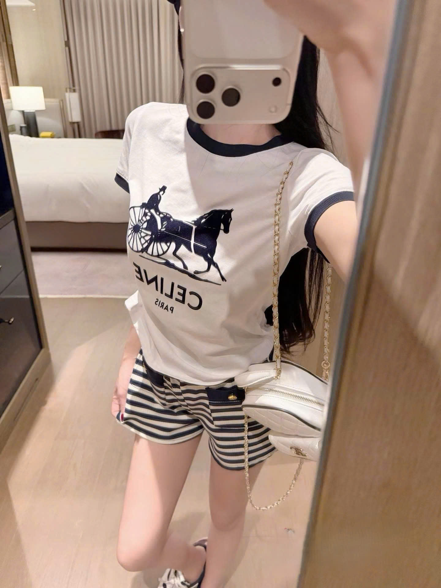 Set áo thun xanh navy trắng kèm quần short sọc ngang celine 4