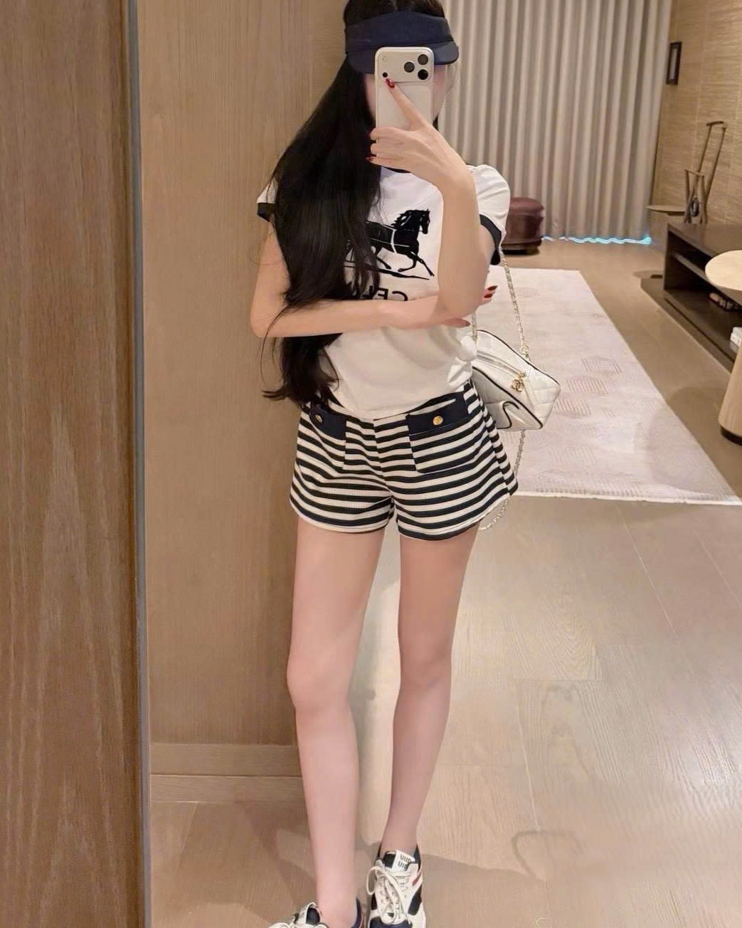 Set áo thun xanh navy trắng kèm quần short sọc ngang celine 8