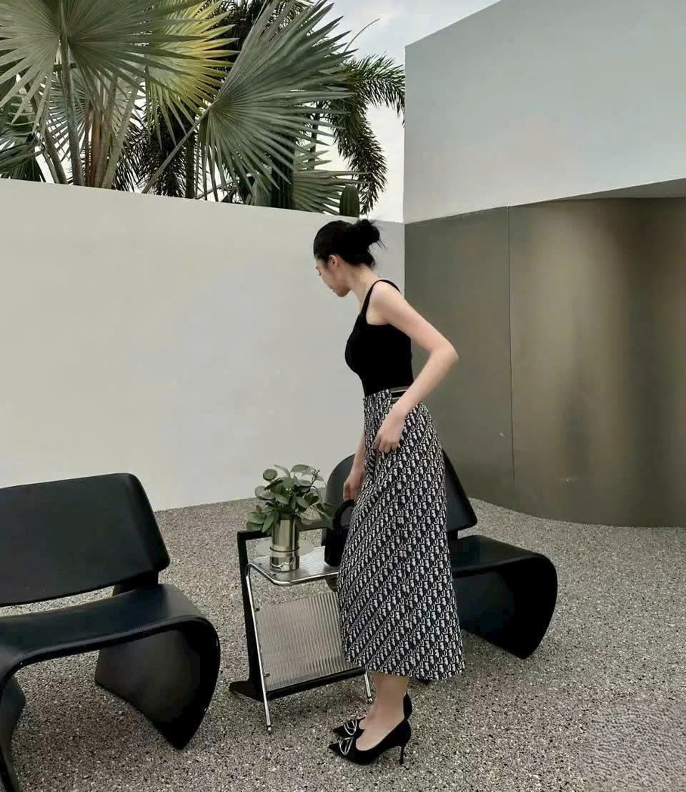 Váy vải dáng ôm dài Dior 9