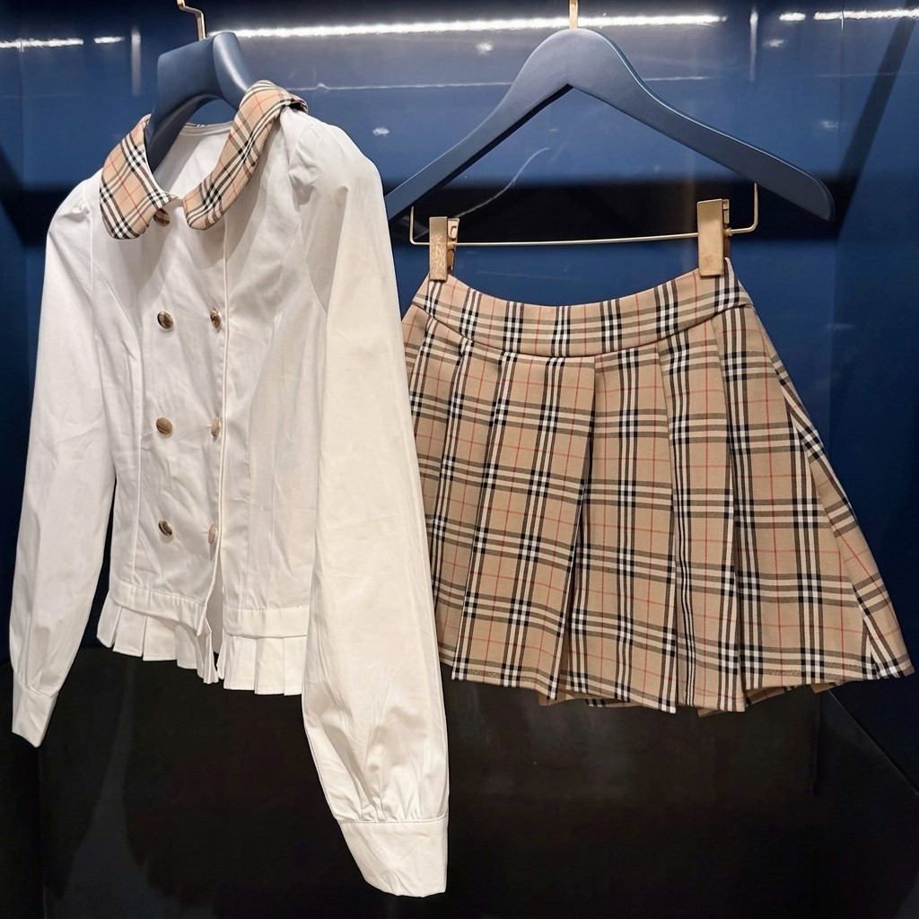 Set áo váy ngắn vải Burberry 2