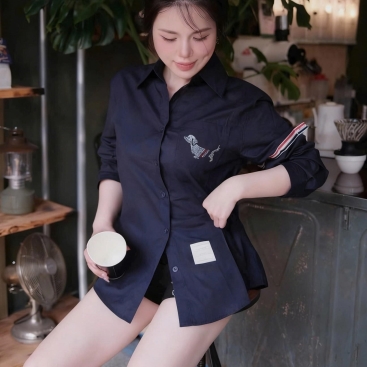 Áo sơ mi Thom Browne đính đá
