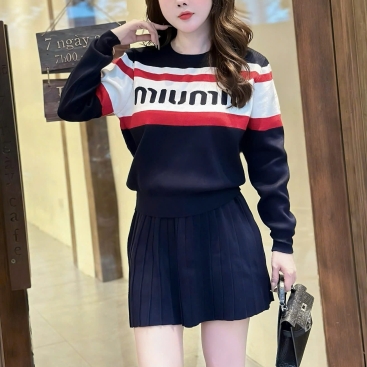 Áo tay dài váy ngắn xòe len Miu Miu