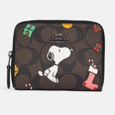 Ví nữ ngắn Coach X Peanuts Small Zip Around Wallet In Signature Canvas With Snoopy Presents Print