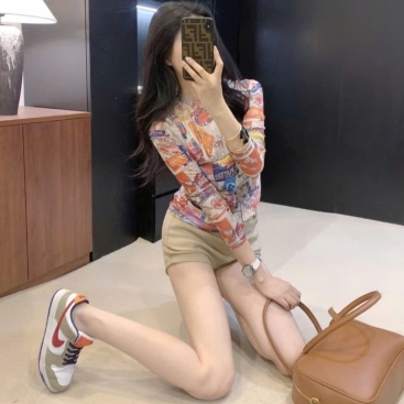 Áo thun nữ co giản LV