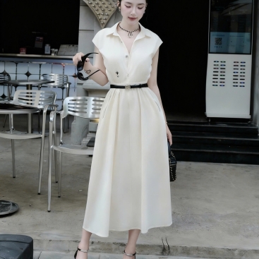 Đầm dài Dior kèm thắt lưng đen