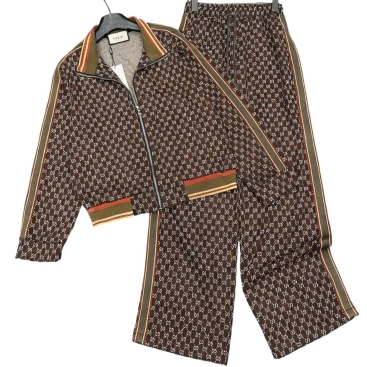 Set bộ nữ nâu họa tiết hãng Gucci