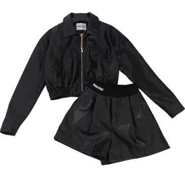 Set áo khoác da quần ngắn đen Miu Miu