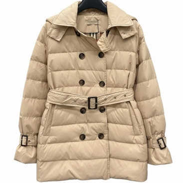 Áo phao nữ dáng dài màu kem Burberry