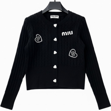 Áo len tay dài trắng đen cúc tim Miu Miu