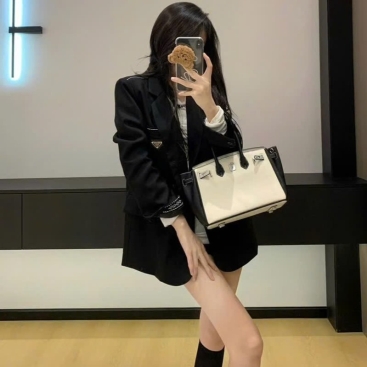 Áo khoác vest đen tay dài phối trắng Prada