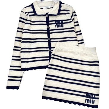 Set áo tay dài váy ngắn Miu Miu
