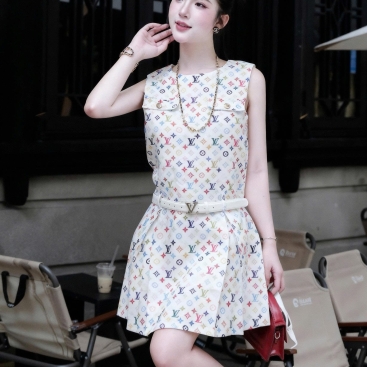 Đầm nữ cổ tròn sát nách họa tiết hãng LV