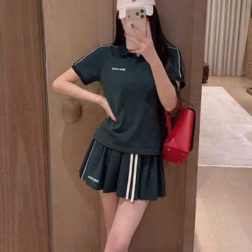 Set áo có cổ váy xếp ly thun xanh lá Miu Miu
