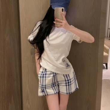 Set áo thun trắng đen quần ngắn sọc Burberry