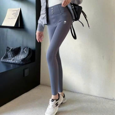 Quần legging xám và đen Dior