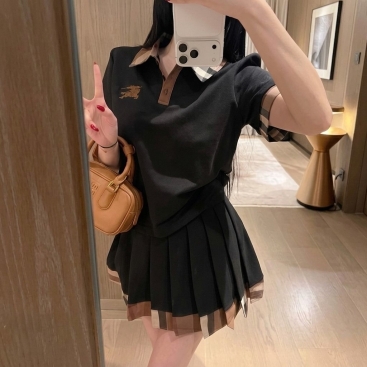 Set áo tay ngắn có cổ váy ngắn thun Burberry