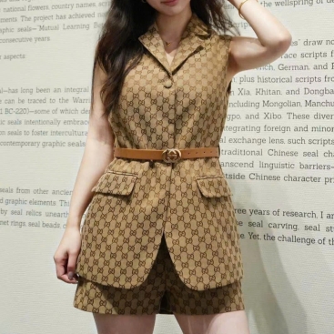 Áo gile Gucci sát nách kèm thắt lưng nâu 