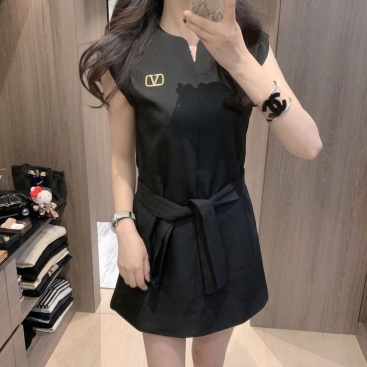 Áo đầm đen ngắn thắt nơ Valentino