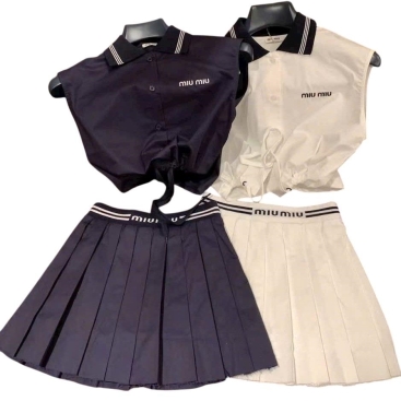 Set áo croptop váy ngắn xếp ly MiuMiu