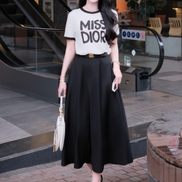 Set áo thun váy dài đen kèm thắt lưng Miss Dior