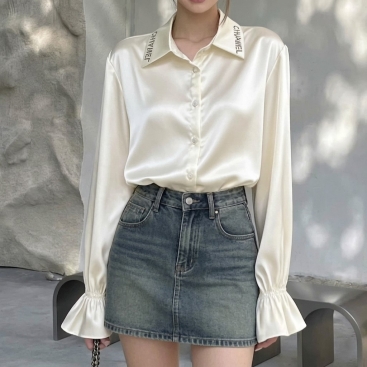 Áo sơ mi lụa trắng ngà Chanel