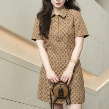 Áo đầm Gucci dáng suông cổ bẻ