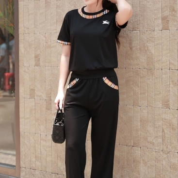 Set bộ áo tay ngắn quần dài thun trắng đen Burberry