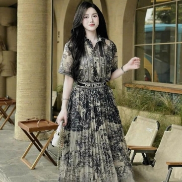 Set áo sơ mi váy dài xếp ly Dior