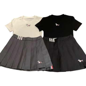 Set áo thun váy xếp ly ngắn Thom browne