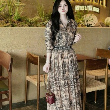 Set áo sơ mi váy dáng dài lưng thun màu kem Dior