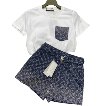 Set bộ áo thun trắng quần short nữ lưng cao Gucci đính đá