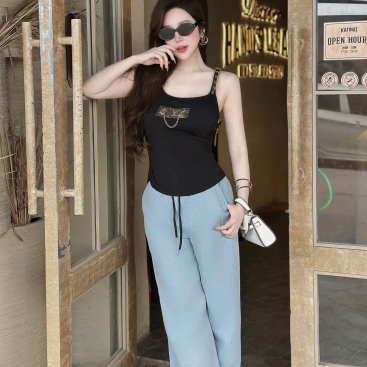 Set áo thun hai dây quần suông LV