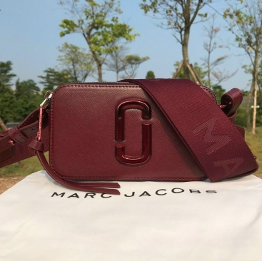 Túi đeo chéo nữ Marc Jacobs da thật màu đỏ | Túi xách Snapshot Camera bag mẫu mới nhất.