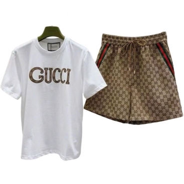 Set nữ áo thun trắng quần short Gucci