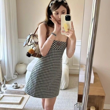 Váy Miu Miu hai dây sọc caro