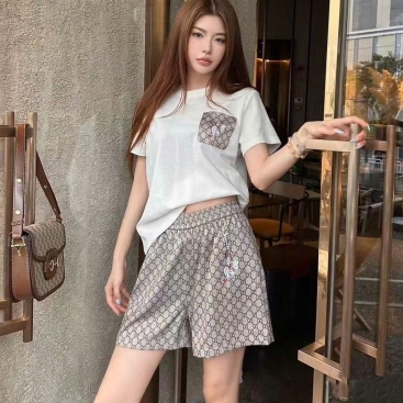 Set bộ nữ áo thun trắng quần short xa1m họa tiết hãng Gucci