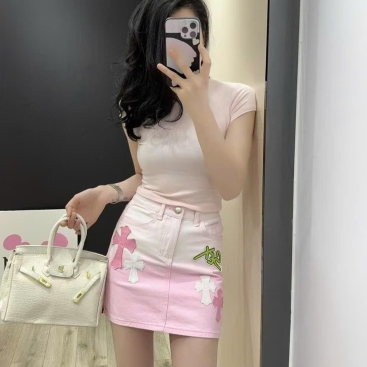Chân váy hồng Chrome Hearts