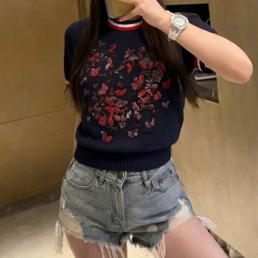 Áo len họa tiết bướm đỏ Dior