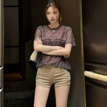 Áo thun màu nâu tay ngắn cổ tròn Fendi