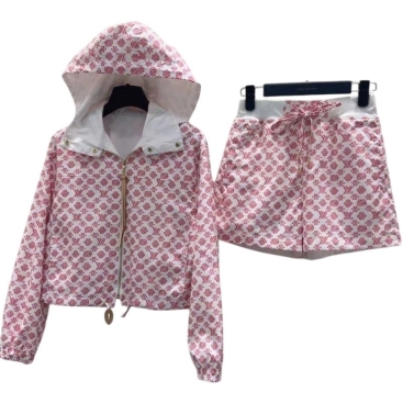 Set áo có nón và quần short nữ màu hồng LV