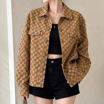Áo khoác vàng nâu họa tiết hãng Gucci